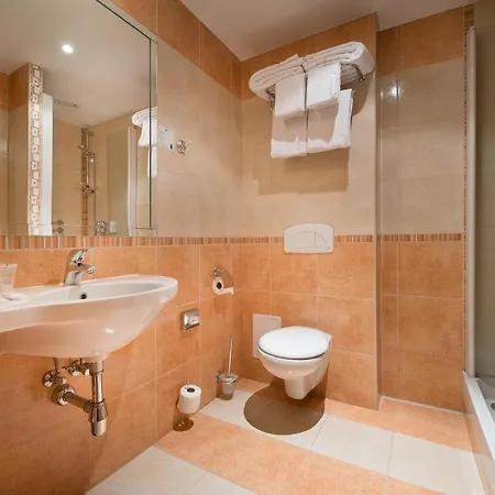 فندق Maxmilian Lifestyle 4*
