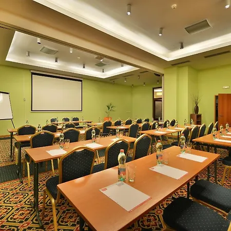 Maxmilian Lifestyle 4* Loučeň