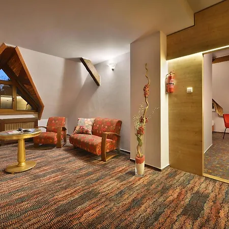 Maxmilian Lifestyle Loučeň