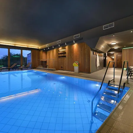 Maxmilian Lifestyle Hotel Loučeň