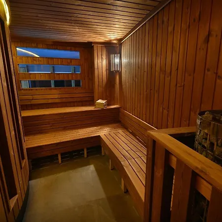 Maxmilian Lifestyle Hotel Loucen