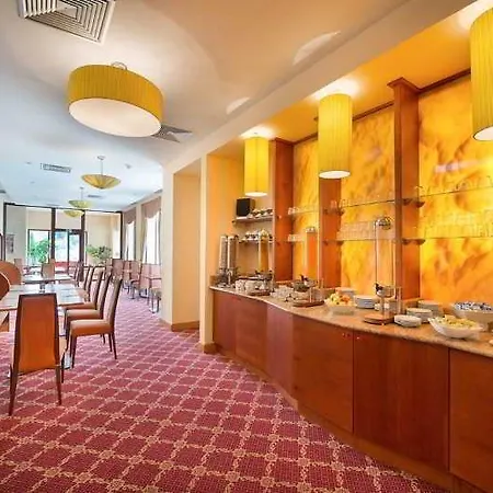 Maxmilian Lifestyle 4* Loucen