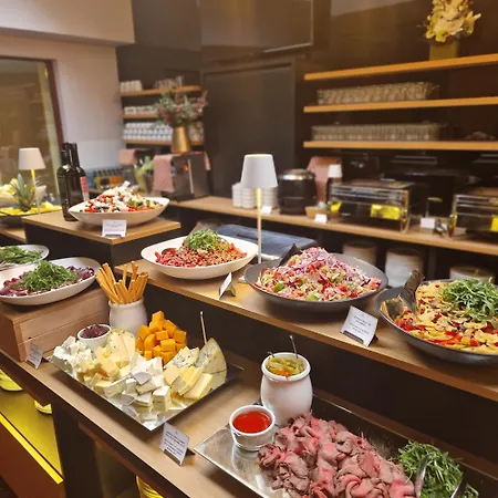 Maxmilian Lifestyle 4* Loučeň