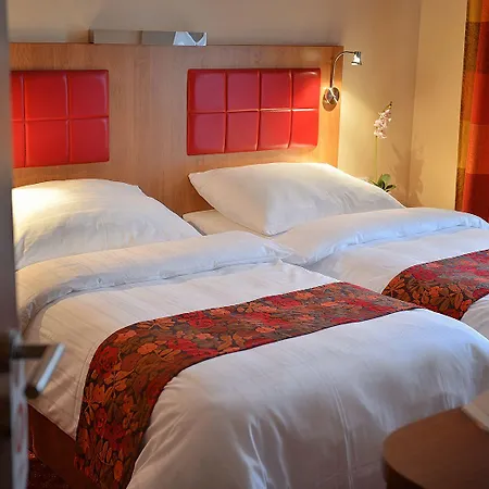 Maxmilian Lifestyle Hotel 4*