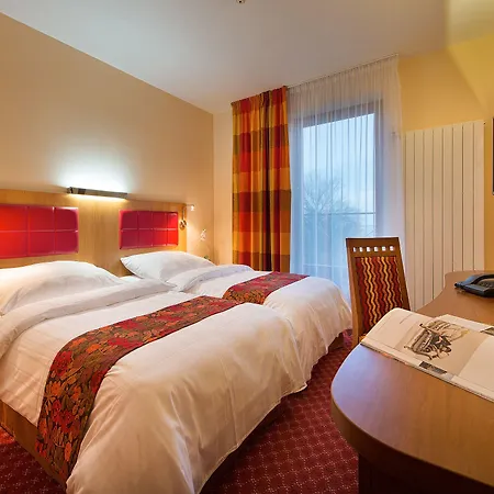 Hotel Maxmilian Lifestyle Loučeň