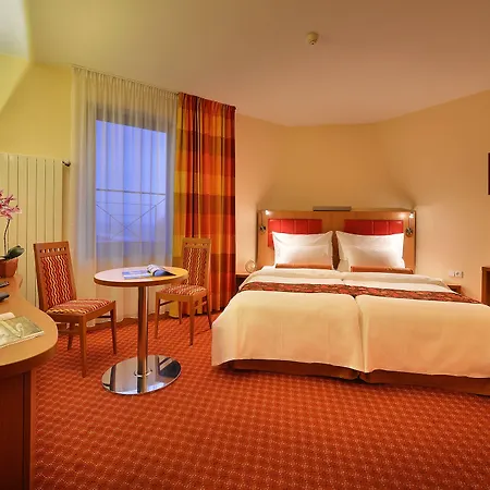 Hotel Maxmilian Lifestyle Loučeň