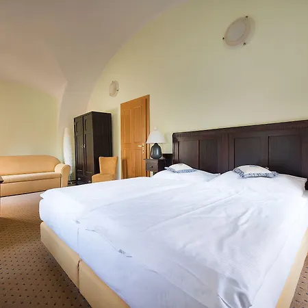 Maxmilian Lifestyle Hotel