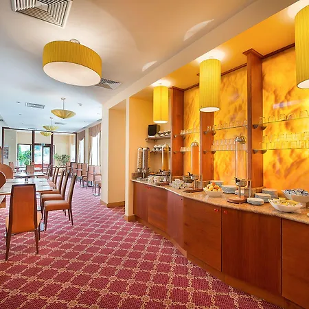 Maxmilian Lifestyle Hotel Loučeň