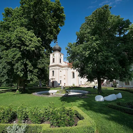 Maxmilian Lifestyle Loučeň