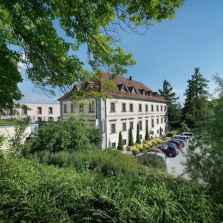 Hotel Maxmilian Lifestyle Loučeň