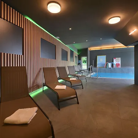 Maxmilian Lifestyle Loučeň