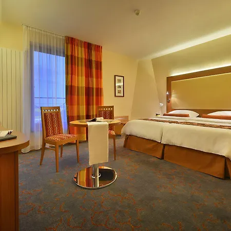 Hotel Maxmilian Lifestyle Loučeň