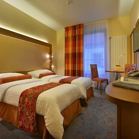 Maxmilian Lifestyle Otel