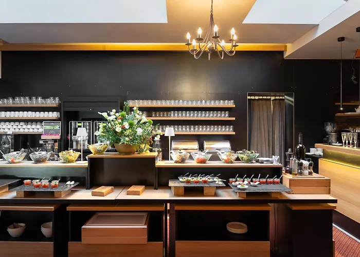 Maxmilian Lifestyle Loucen