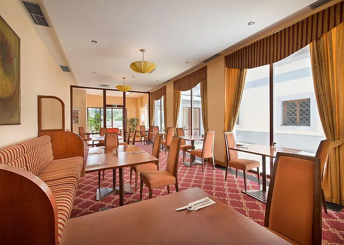 Maxmilian Lifestyle Loučeň