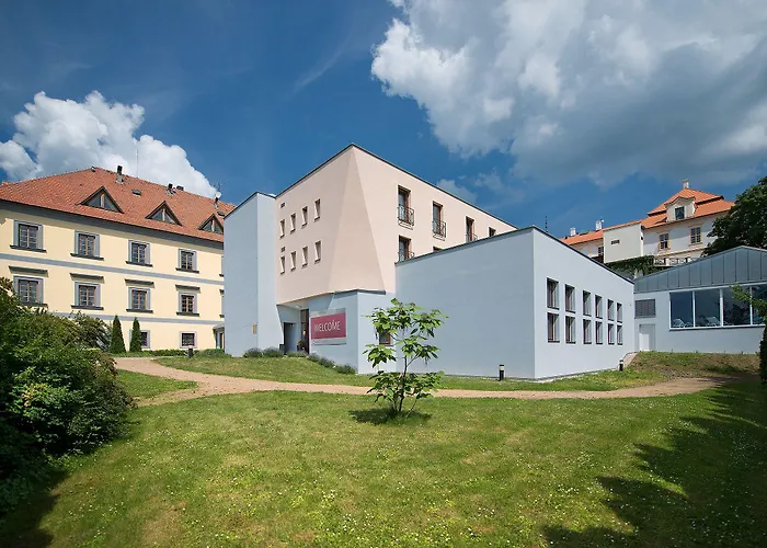 Maxmilian Lifestyle Loucen