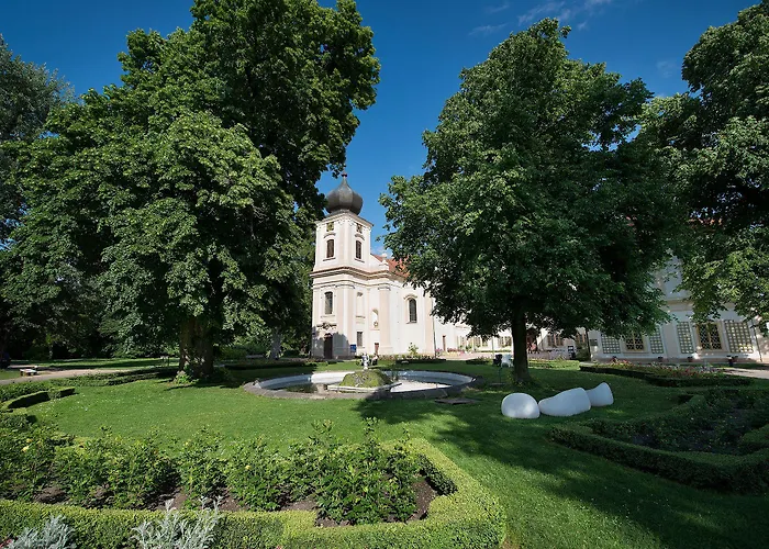 Maxmilian Lifestyle Loučeň